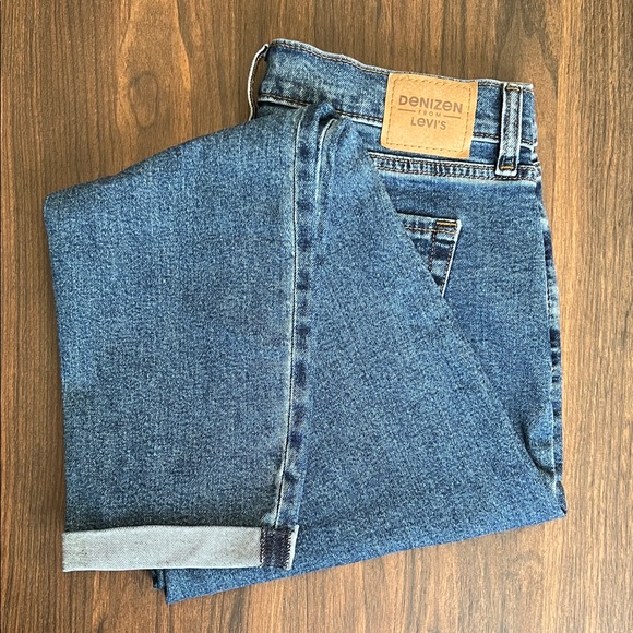Denizen from Levi's Denim - Like New ~ Denizen Levi's Relaxed Boyfriend Capri Blue Women’s Denim Jeans Sz 6